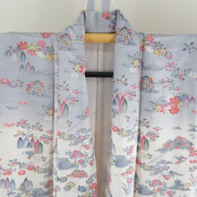 Load image into Gallery viewer, 小紋 付下げ小紋 袷 灰色ｘ白色ｘ多色 ぼかし染め 風景模様 正絹 バチ衿 仕立て上がり着物 身丈164cm