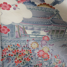 Load image into Gallery viewer, 小紋 付下げ小紋 袷 灰色ｘ白色ｘ多色 ぼかし染め 風景模様 正絹 バチ衿 仕立て上がり着物 身丈164cm