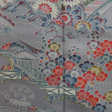Load image into Gallery viewer, 小紋 付下げ小紋 袷 灰色ｘ白色ｘ多色 ぼかし染め 風景模様 正絹 バチ衿 仕立て上がり着物 身丈164cm