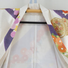 Load image into Gallery viewer, 振袖 ベージュ色ｘ紫色ｘ金色ｘ多色 刺繍入り 金コマ 箔入り 花に鼓文様 正絹 袷 広衿 成人式 仕立て上がり 身丈162cm