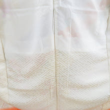 Load image into Gallery viewer, 振袖 ベージュ色ｘ紫色ｘ金色ｘ多色 刺繍入り 金コマ 箔入り 花に鼓文様 正絹 袷 広衿 成人式 仕立て上がり 身丈162cm