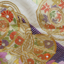 Load image into Gallery viewer, 振袖 ベージュ色ｘ紫色ｘ金色ｘ多色 刺繍入り 金コマ 箔入り 花に鼓文様 正絹 袷 広衿 成人式 仕立て上がり 身丈162cm