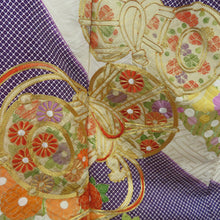 Load image into Gallery viewer, 振袖 ベージュ色ｘ紫色ｘ金色ｘ多色 刺繍入り 金コマ 箔入り 花に鼓文様 正絹 袷 広衿 成人式 仕立て上がり 身丈162cm