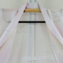 Load image into Gallery viewer, 夏着物 小紋 絽 薄ピンク紫色ｘ多色 波柄 ポリエステル 広衿 夏用 仕立て上がり 身丈158cm