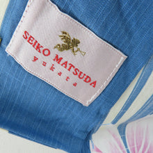 Load image into Gallery viewer, 浴衣 浴衣 SEIKO MATSUDA 水色ｘ白色ｘピンク色 縦縞に花柄 身丈Ｌサイズ 綿 夏用 夏物 身丈163cm