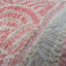 画像をギャラリービューアに読み込む, 羽織 正絹 絞り 白色ｘピンク色ｘ灰色 亀甲に花模様 着物コート 着物用 ちりよけ 防寒 上着 リメイク シルク 身丈78cm