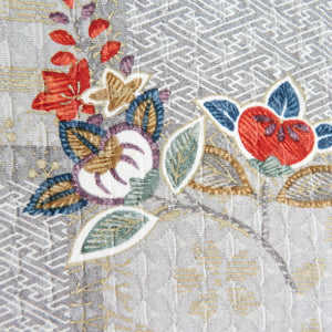 小紋 膨れ 箔 市松に花文様 正絹 グレー色 袷 広衿 カジュアル 仕立て上がり着物 身丈163cm 美品