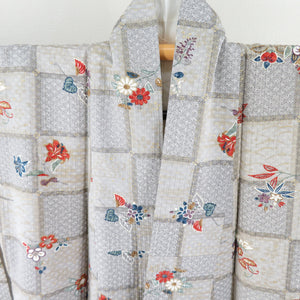 小紋 膨れ 箔 市松に花文様 正絹 グレー色 袷 広衿 カジュアル 仕立て上がり着物 身丈163cm 美品
