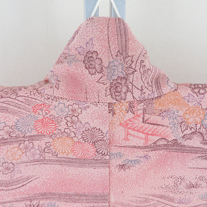 小紋 縮緬 建物に花文様 正絹 桃紫色 袷 広衿 カジュアル 仕立て上がり着物 身丈164cm 美品