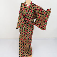 Load image into Gallery viewer, Wool kimono single clothes black / red lattice pattern dyed pattern Bee collar casual kimono tailoring