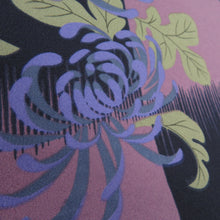 画像をギャラリービューアに読み込む, 小紋 洗える着物 市松に菊文様 紫色 袷 広衿 カラー胴裏 ポリエステル100％ カジュアル 身丈166cm 美品