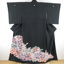 Load image into Gallery viewer, Black Tomesode Tsururu on a flower writer with a global silk with silk rhinocouples 蔦 crest lined lined collar dressing kimono formal tailoring 155cm