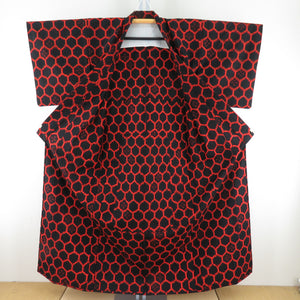 ウール着物 単衣 黒色ｘ赤色 亀甲柄 織り文様 バチ衿 カジュアルきもの 仕立て上がり 身丈155cm 美品