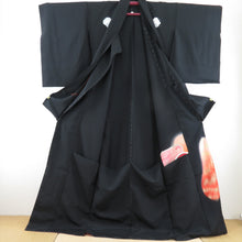 Load image into Gallery viewer, Black Tomesode temporary picture wing uniform product foil picture dish writer Black 8kake Hama Chirimen Pure Formal Kuman kimono