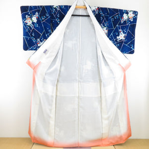 Komon Tsuji is a flower lined wide collar blue silk casual casual kimono tailoring