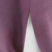 Load image into Gallery viewer, 色無地 正絹 古代紫色 袷 広衿 一つ紋 セミフォーマル 仕立て上がり着物 身丈153cm
