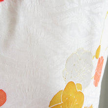 Load image into Gallery viewer, Kimono lined kimono set underwear set long undergarment set White x red x multicolored aperture embroidery chrysanthemum pattern