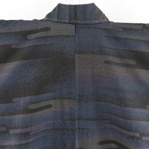 紬 着物 大島紬 黒色ｘ紺色ｘ紫色 霞模様 カタス式の絣織 袷 広衿 正絹 カジュアル着物 仕立て上がり 身丈158cm 美品