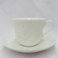 Load image into Gallery viewer, Wedgwood Weld Wood Tableware Strawberry &amp; Vine Strawberry &amp; Vine Cup &amp; Saucer White Difficulties