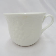 Load image into Gallery viewer, Wedgwood Weld Wood Tableware Strawberry &amp; Vine Strawberry &amp; Vine Cup &amp; Saucer White Difficulties