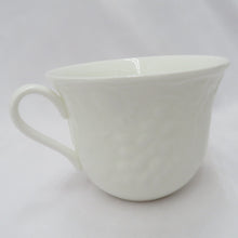 Load image into Gallery viewer, Wedgwood Weld Wood Tableware Strawberry &amp; Vine Strawberry &amp; Vine Cup &amp; Saucer White Difficulties