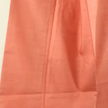 画像をギャラリービューアに読み込む, 色無地 紬地 一つ紋 抱き柏紋 袷 広衿 赤橙色 正絹 仕立て上がり着物 身丈158cm 中古