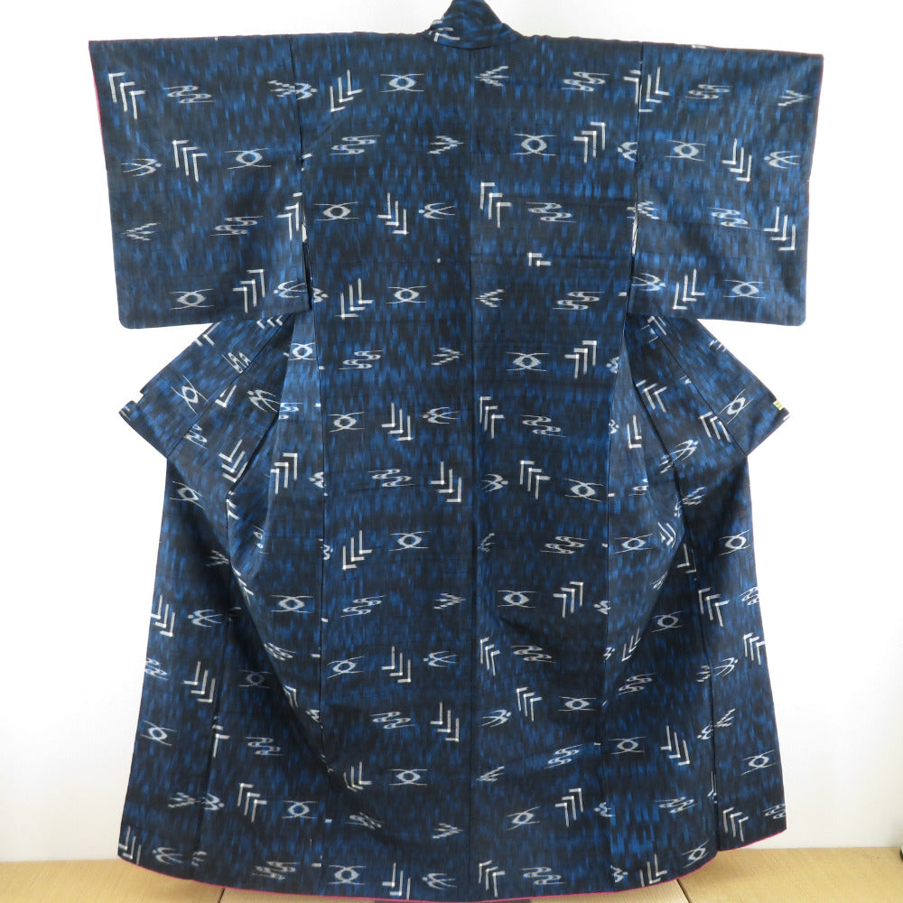 紬 着物 琉球文様 袷 広衿 青黒色 正絹 カジュアル着物 仕立て上がり 