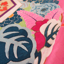 Load image into Gallery viewer, Color Tomesode Antique Bouquet on a bouquet, a crane, a lined wide collar crest pure silk foil peach purple tailoring kimono retro Taisho romance 150cm
