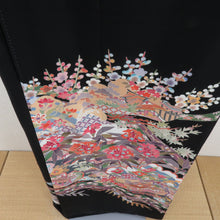 Load image into Gallery viewer, Kaga Yuzen Black Tomesode Hoemura Toshihiro Flower Pure Pure Silk Lined Lined Lined Wide Collar History Introduction Writer Kaga Yuzen Dyeing Formal Tailor