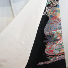 Load image into Gallery viewer, Kaga Yuzen Black Tomesode Hoemura Toshihiro Flower Pure Pure Silk Lined Lined Lined Wide Collar History Introduction Writer Kaga Yuzen Dyeing Formal Tailor