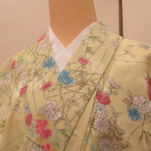 Others Kimono Kimono Person height (from the shoulder) 155.5cm (4 shaku 9 minutes) Light yellow three -colored flower land pattern height 150cm Gorgeous practice practice